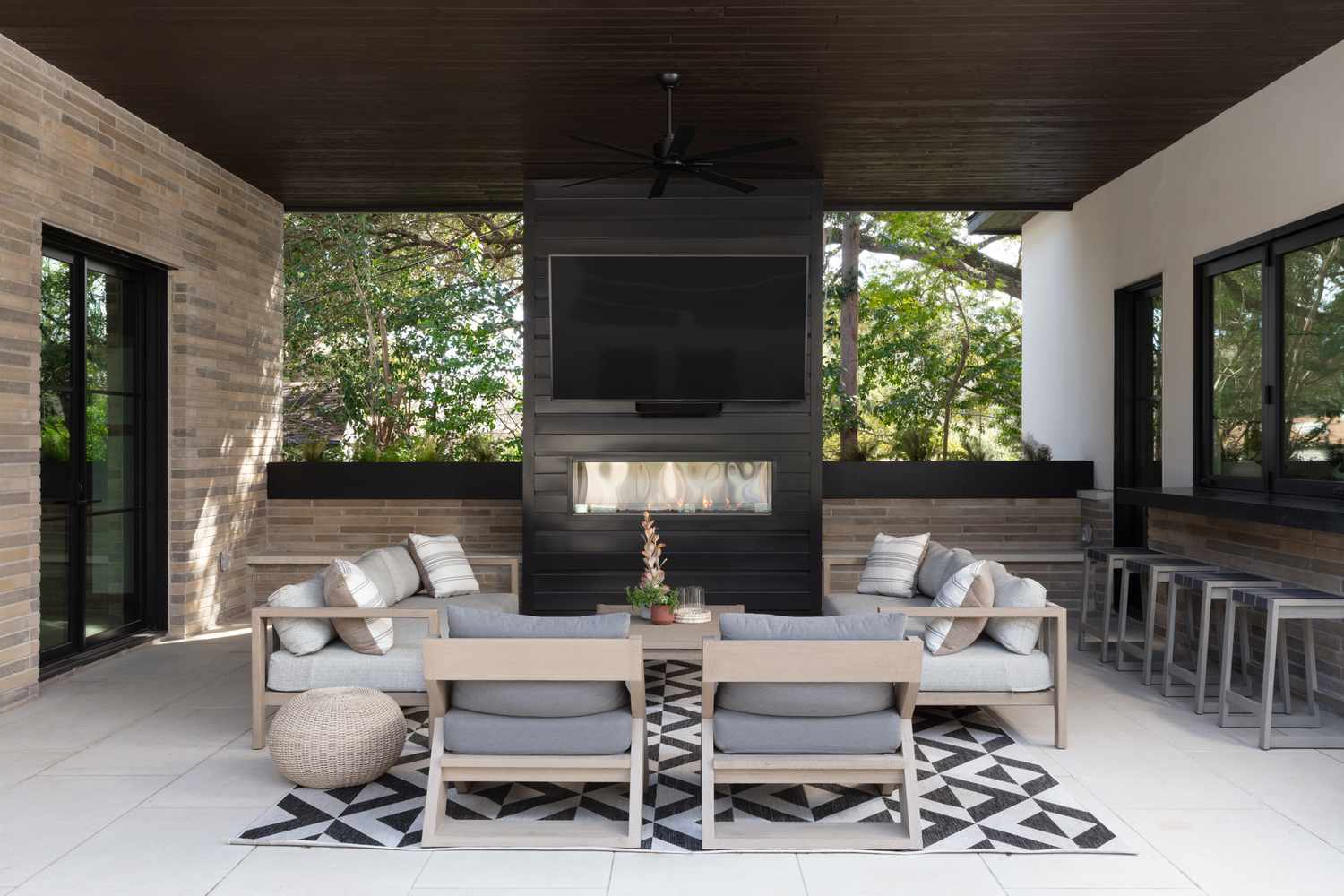 communal patio furniture