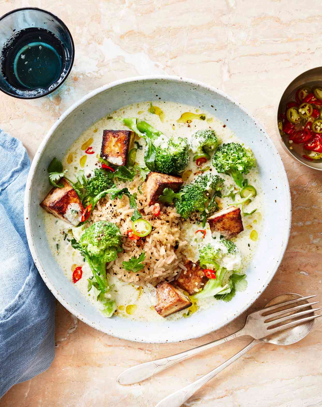 vibrant-green broccoli curry with tofu