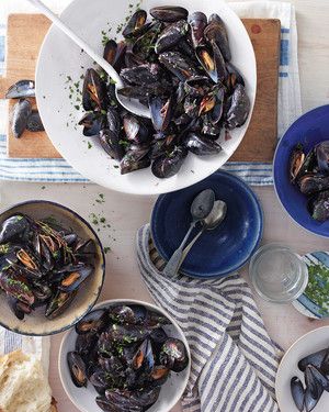 mussels-red-wine-garlic-2-mbd108286.jpg