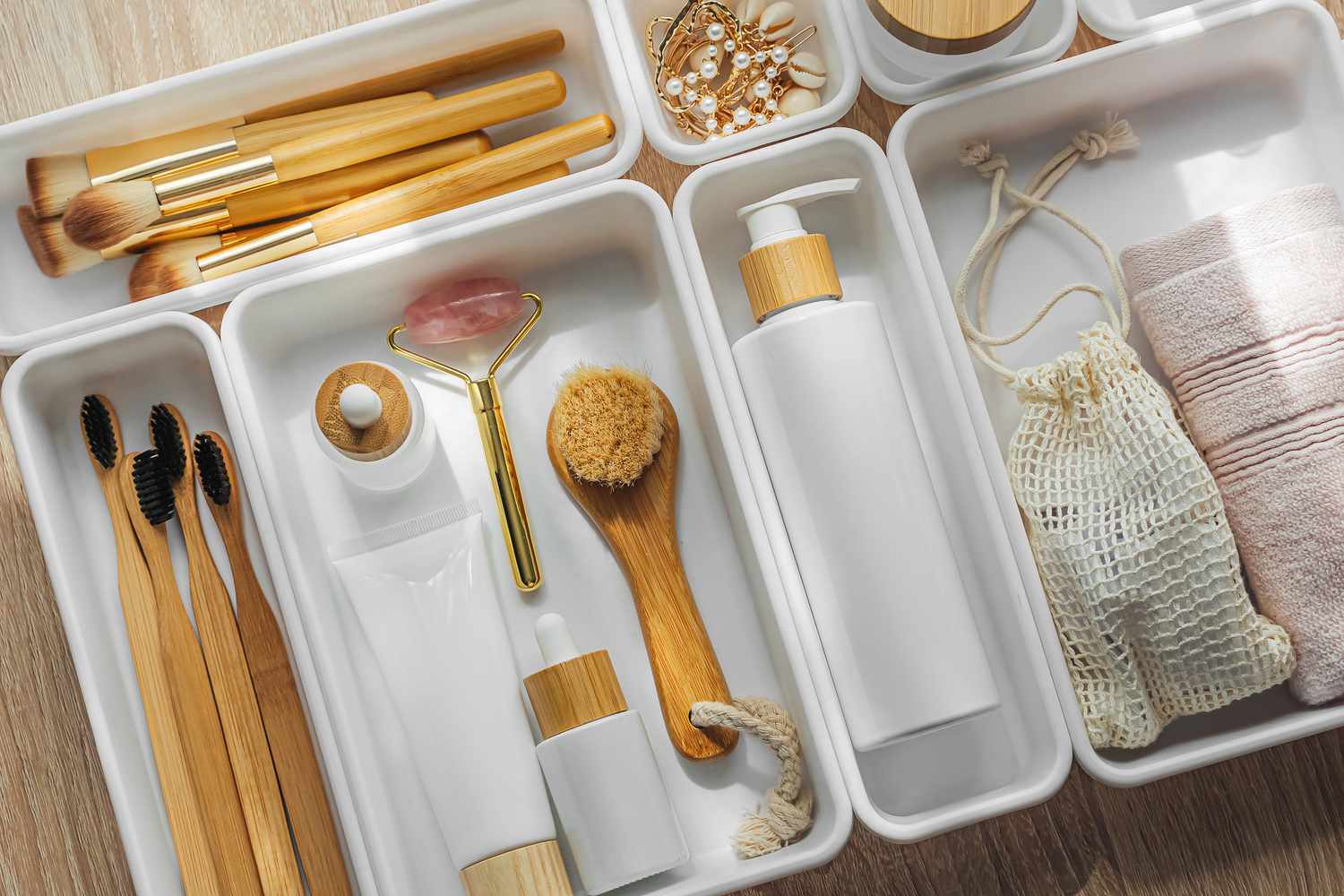 Dividers for bathroom drawers