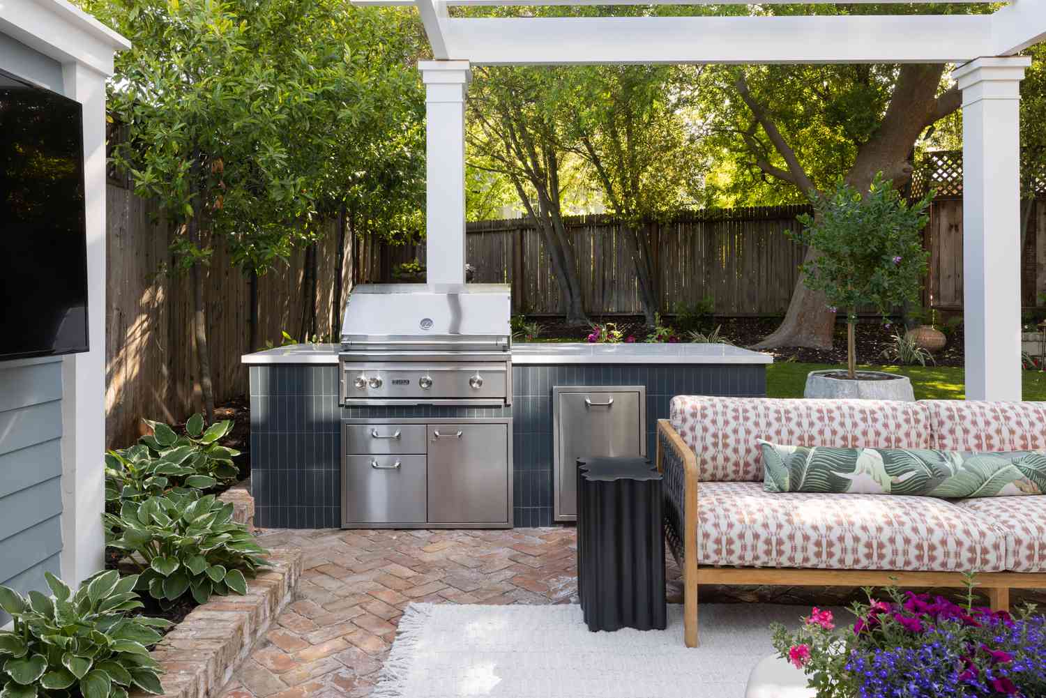 patio with built-in grill 