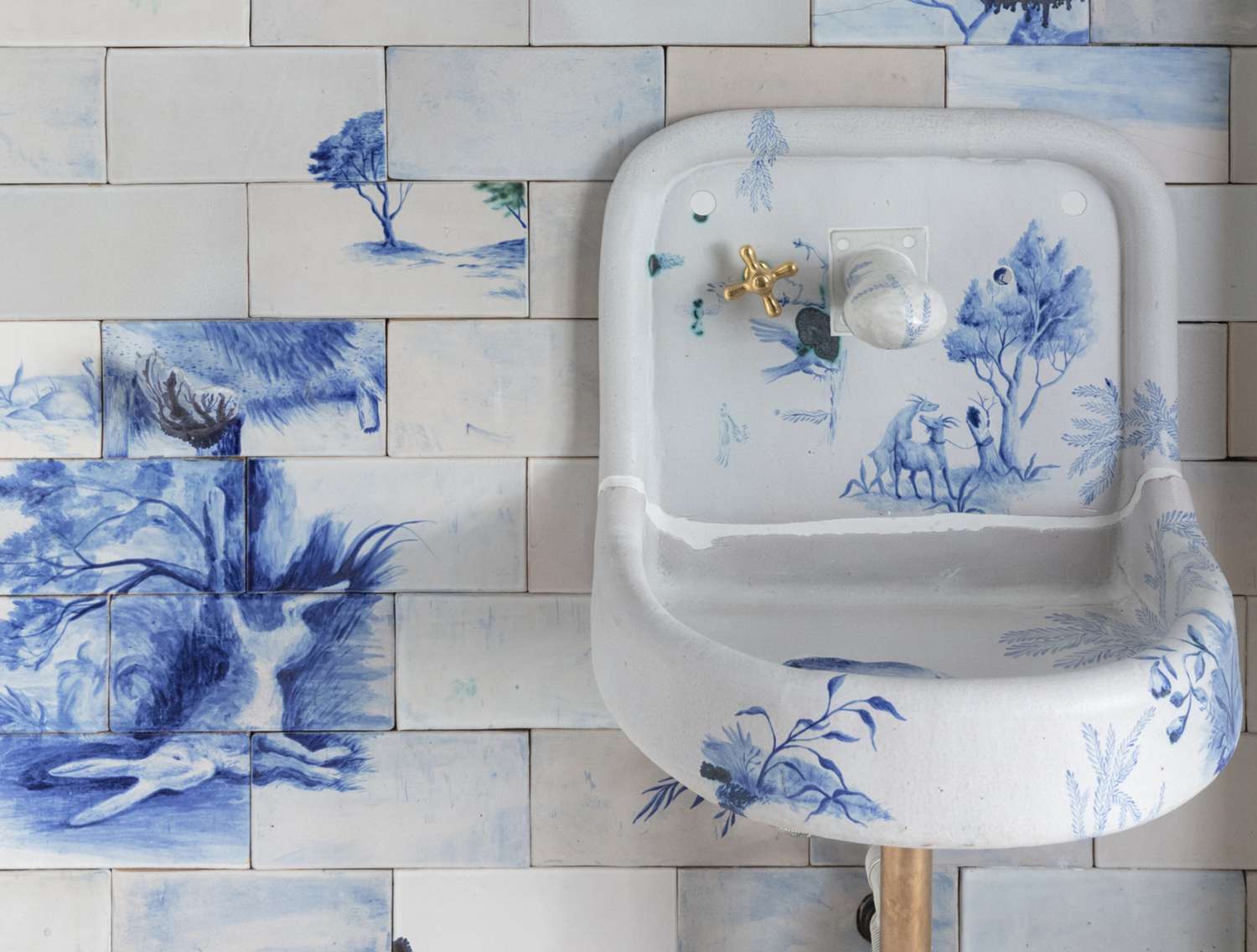 white and bleu ceramic bathroom 