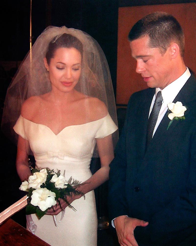 movie-wedding-dresses-mr-and-mrs-smith-angelina-jolie-and-brad-pitt-0316.jpg