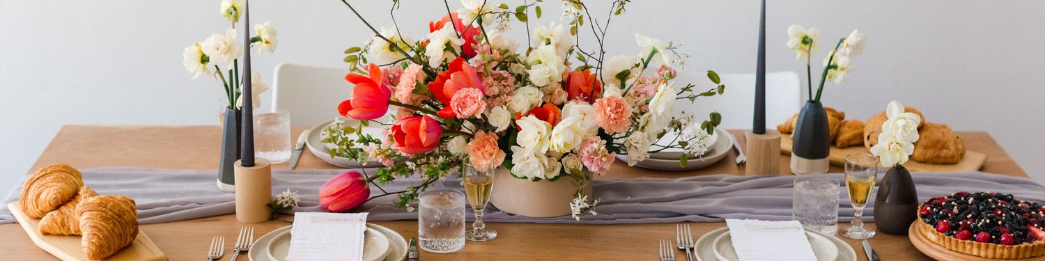 decorvow Weddings: Showers & Parties banner - table with flowers