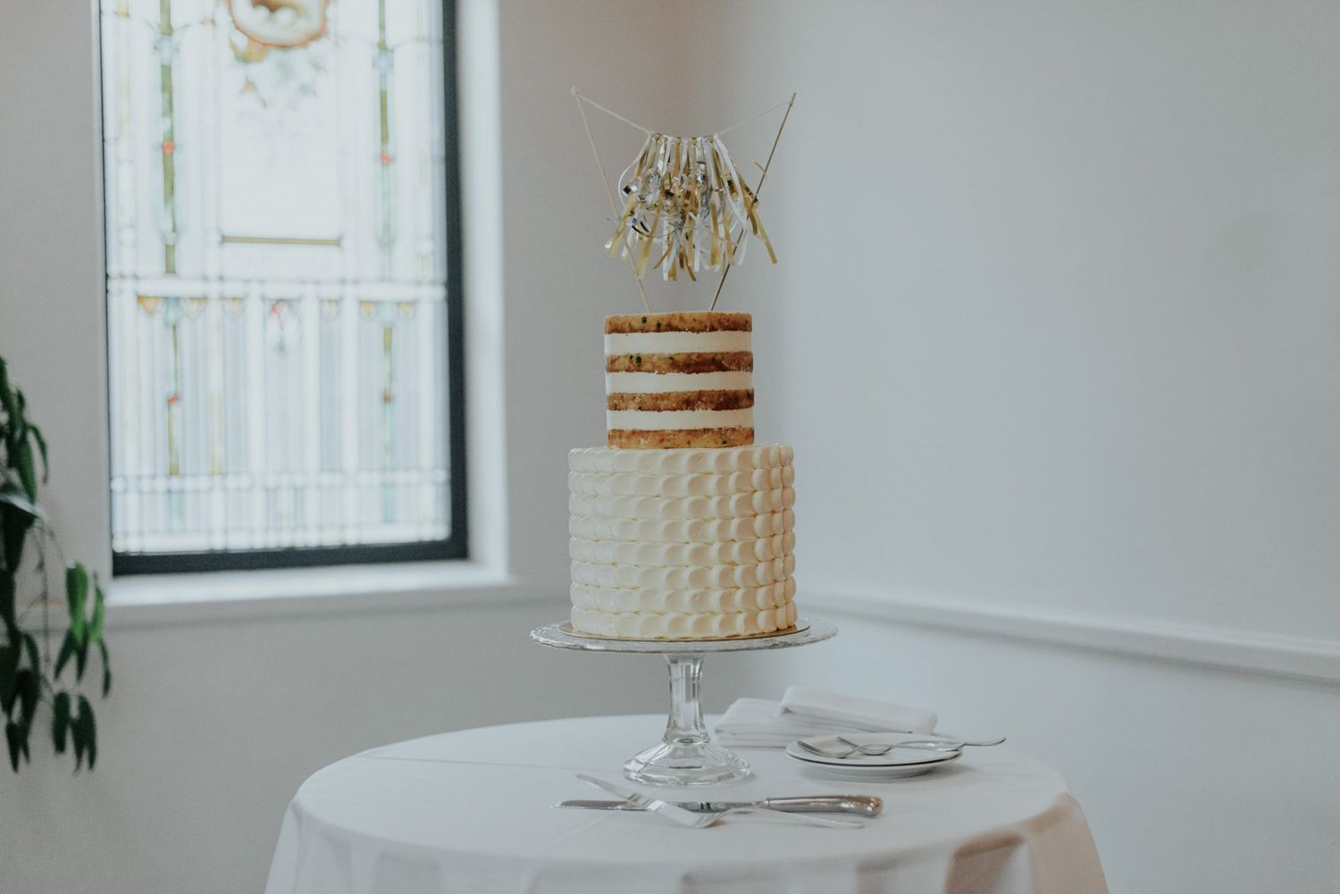 wedding cake toppers hannah martin photography