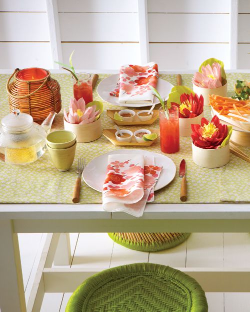 paper flowers table decor red and pink