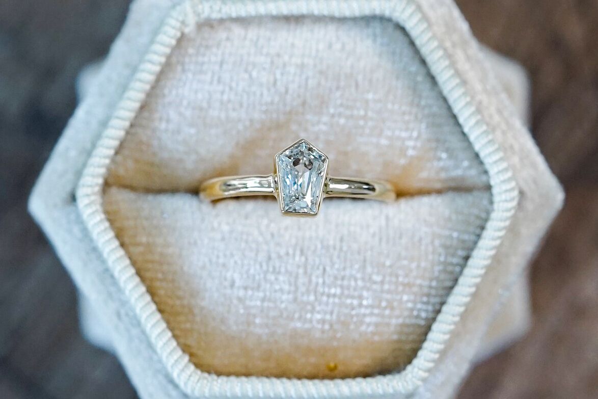 Borneo Pentagon Diamond Ring in Yellow Gold