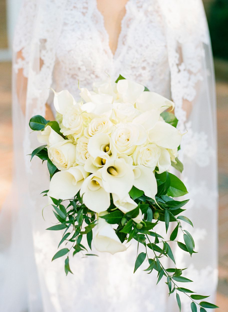 bouquet with white calla lilies and roses