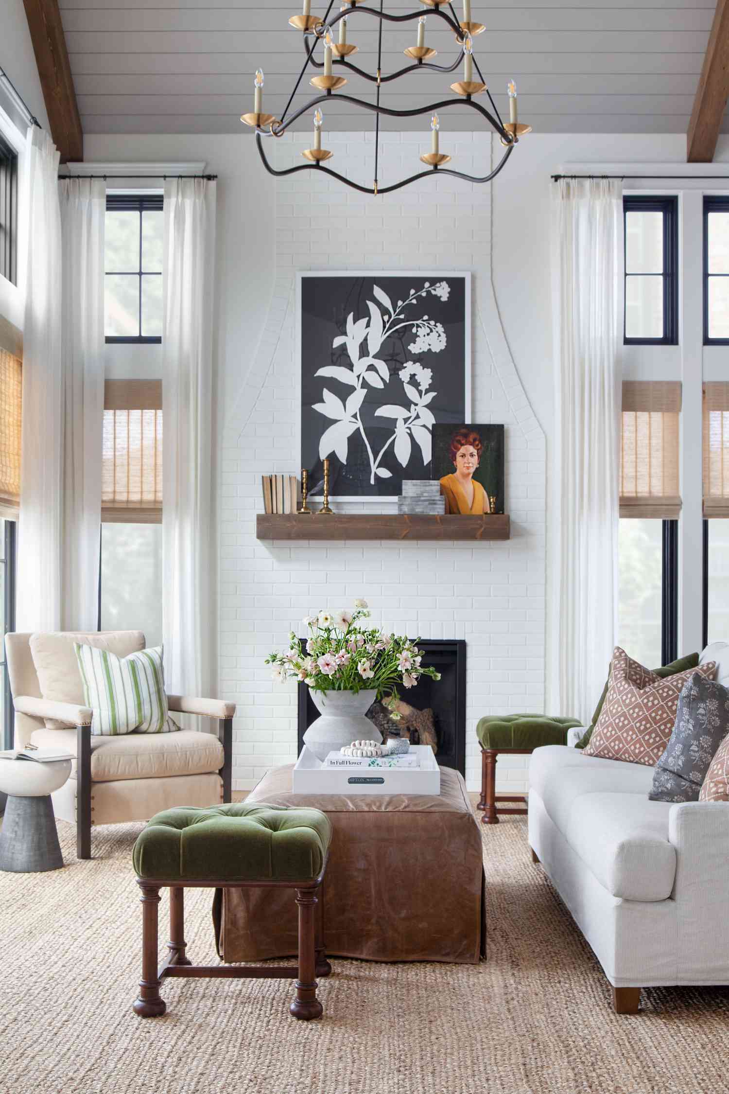 Vintage-Retro Flare Fireplace Mantel