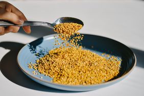 bee pollen in spoon and dish