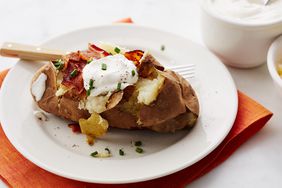 cooking-school-stuffed-baked-potato-108-d111289-1014.jpg