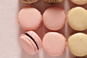 pink-macaroons-101-ld110756.jpg