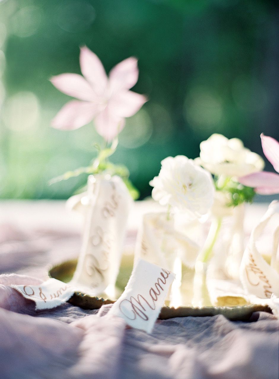 plant wedding favors flowers mini vases escort cards