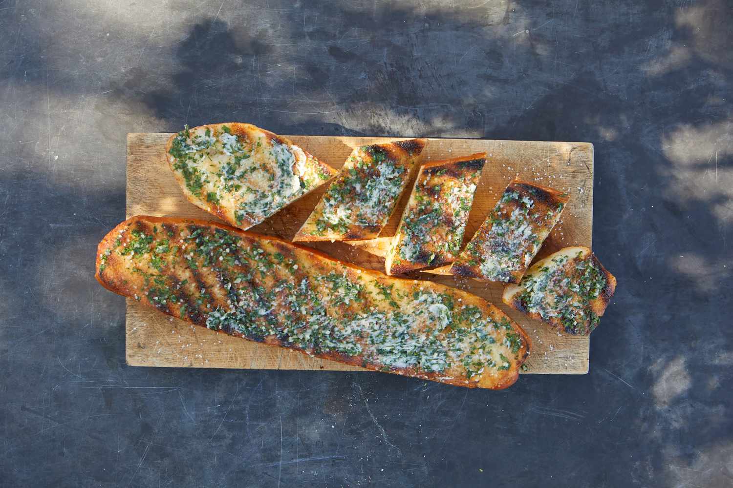 grilled garlic bread with herb butter