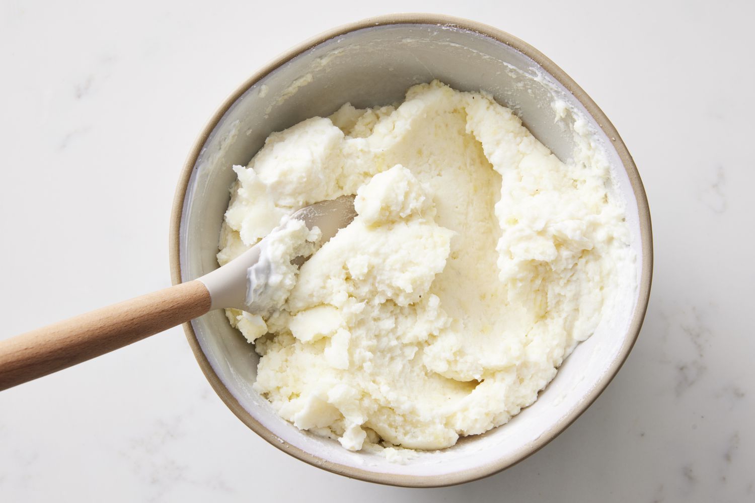 Mashed potatoes in bowl