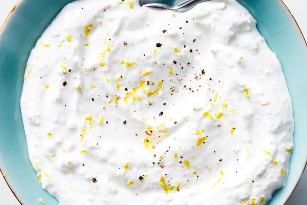 lemon horseradish sauce in blue bowl