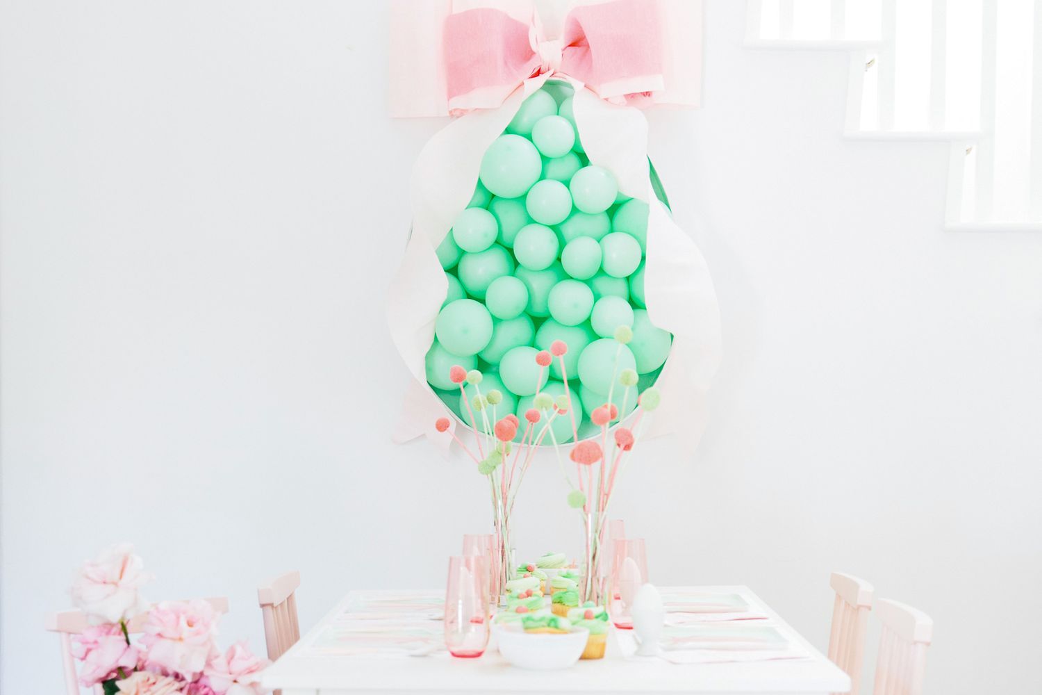 balloon easter egg decoration