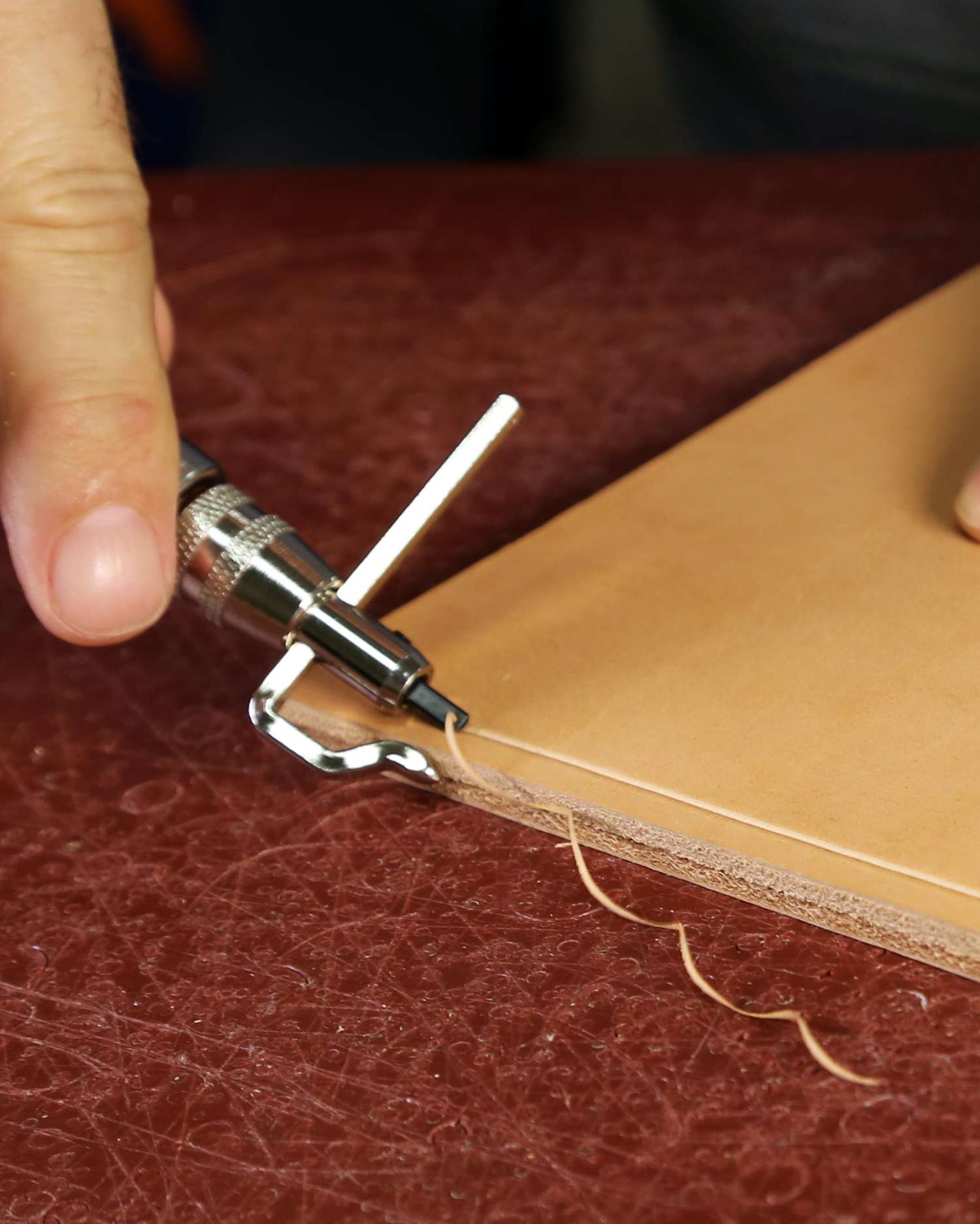 Using A Leather Stitching Groover