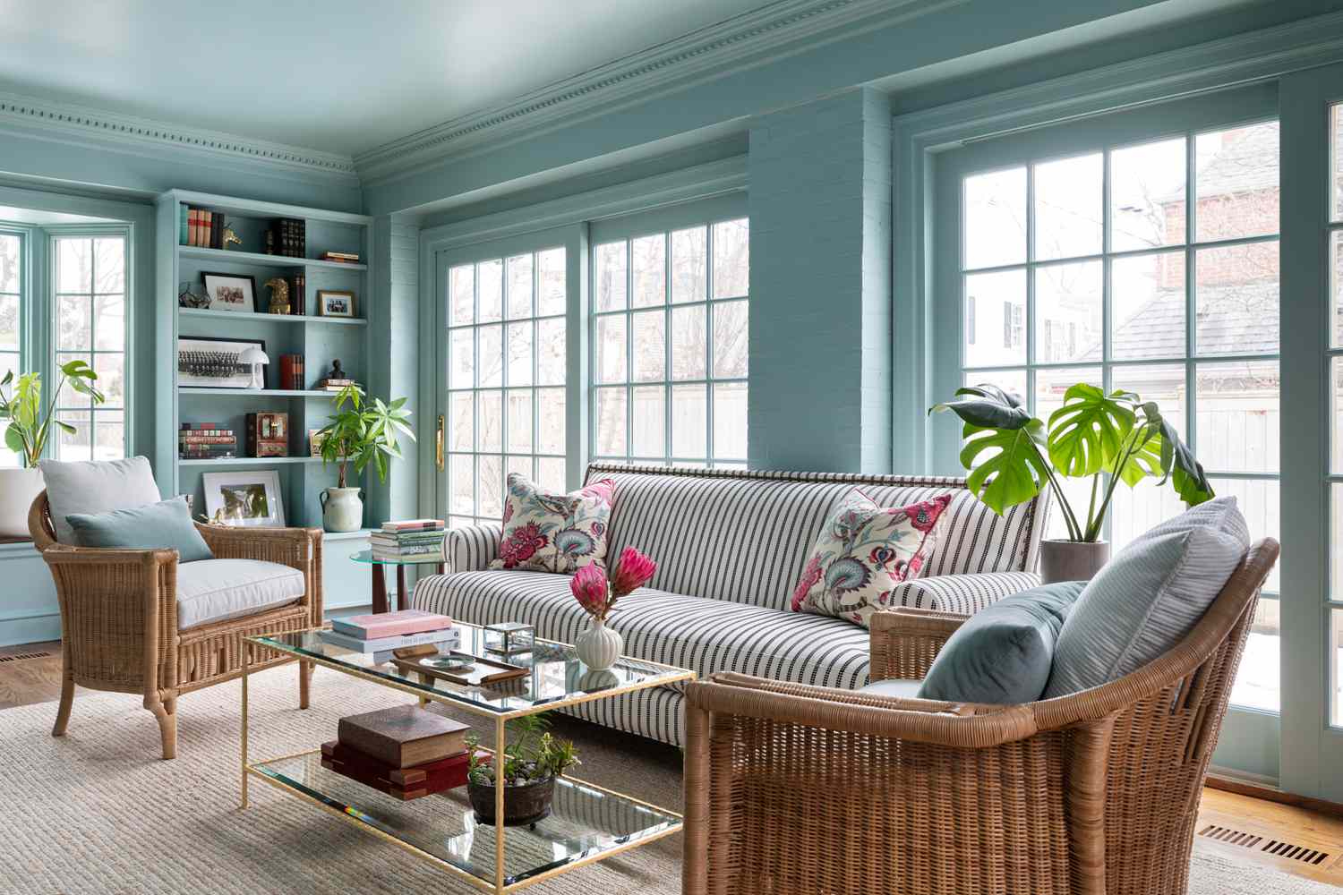 crown molding idea blue room