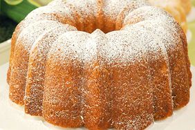 Pudding cake with powdered sugar