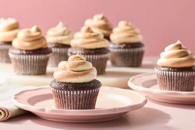 Easy One Bowl Chocolate Cupcakes