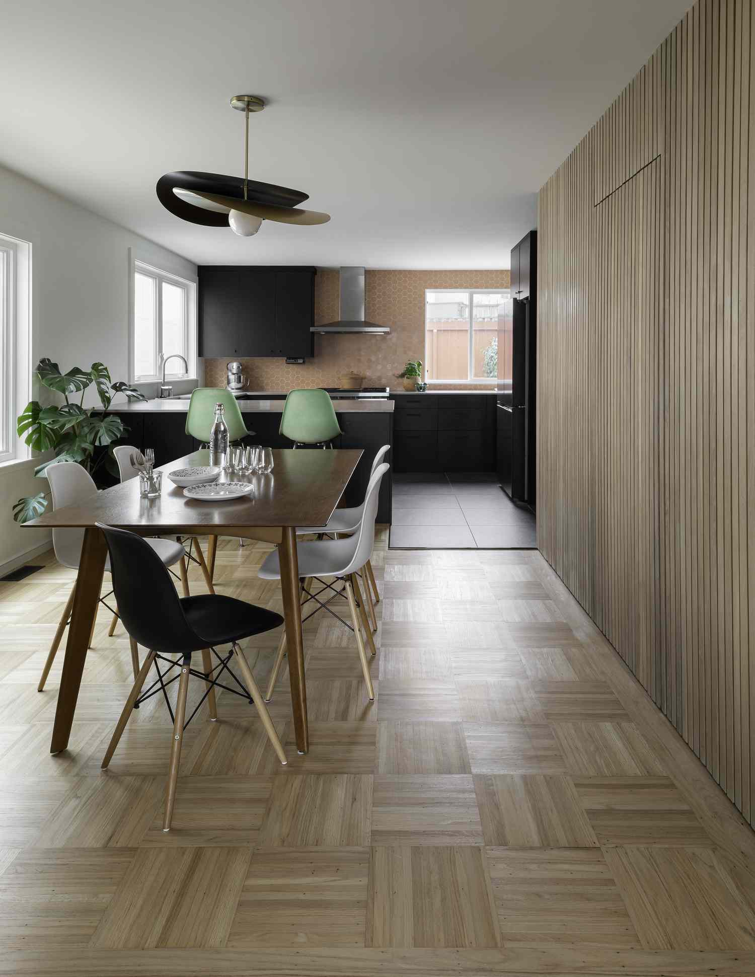 dining area with pendant light