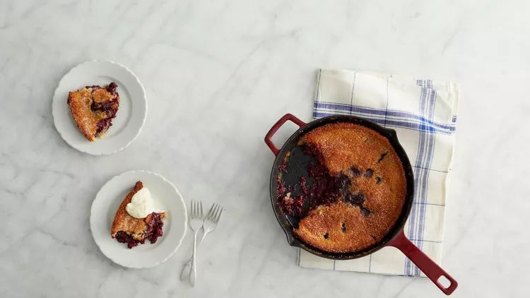 Blackberry buckle dessert