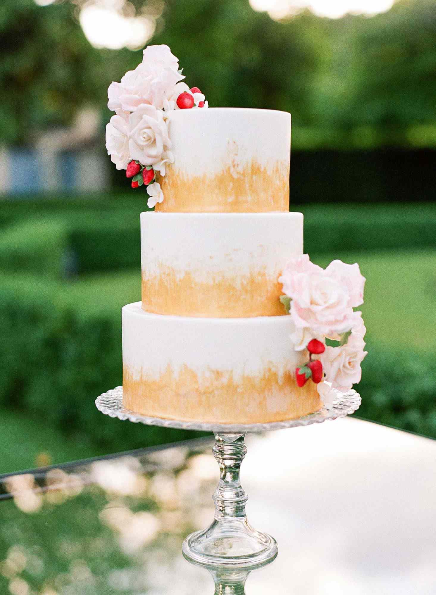 white and gold wedding cake