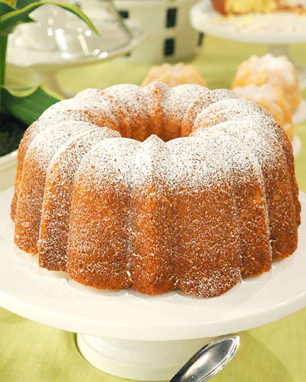 Pudding cake with powdered sugar