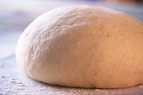 mh_1015_basic_pizza_dough.jpg