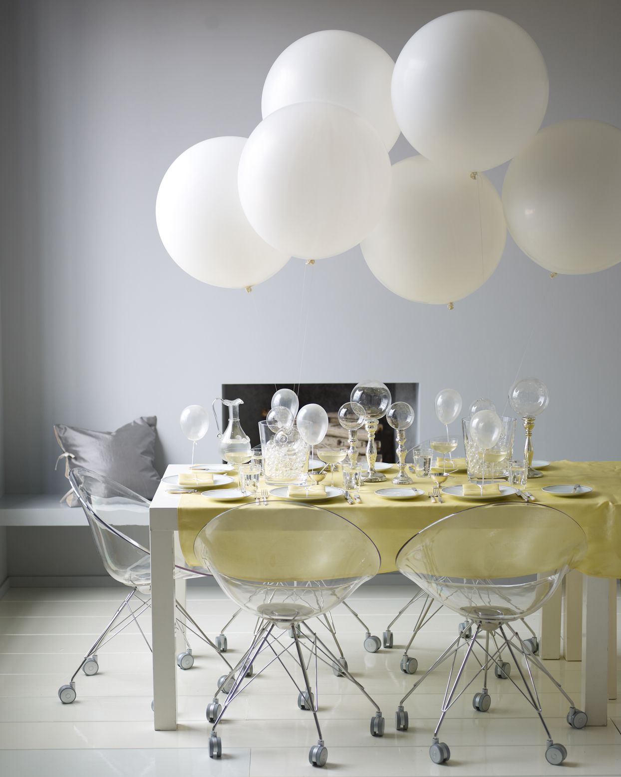 balloon tablescape decor