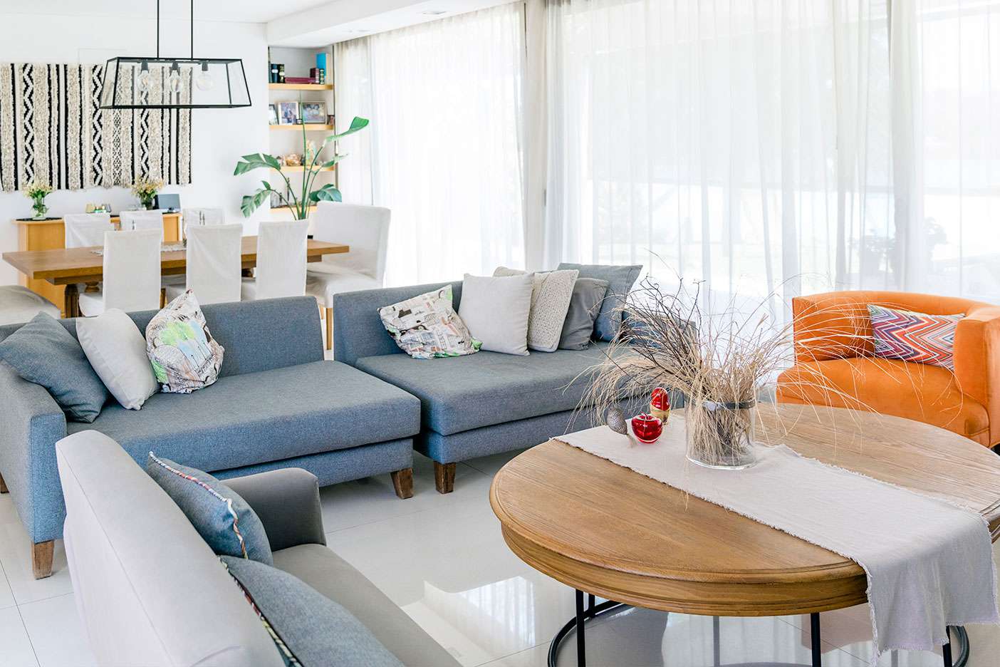 Living room with coffee table 