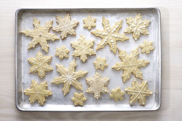 Tray of snowflakeshaped cookies with various patterns of decoration