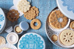 mla103942_1208_cookietin.jpg