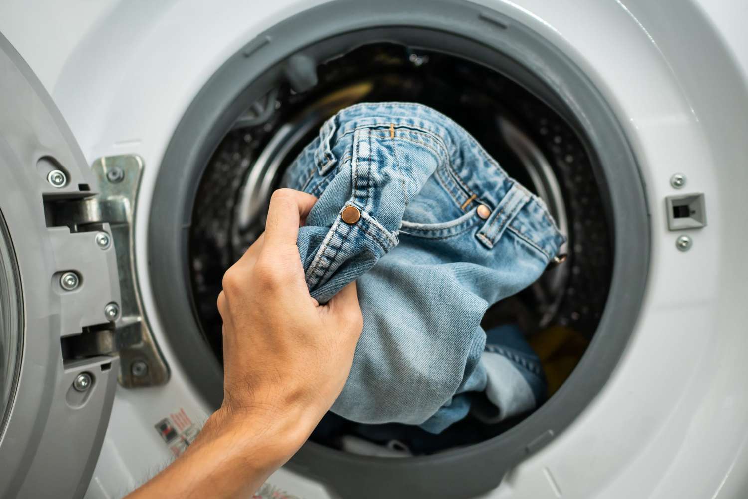 cleaning denim jeans in washing machine
