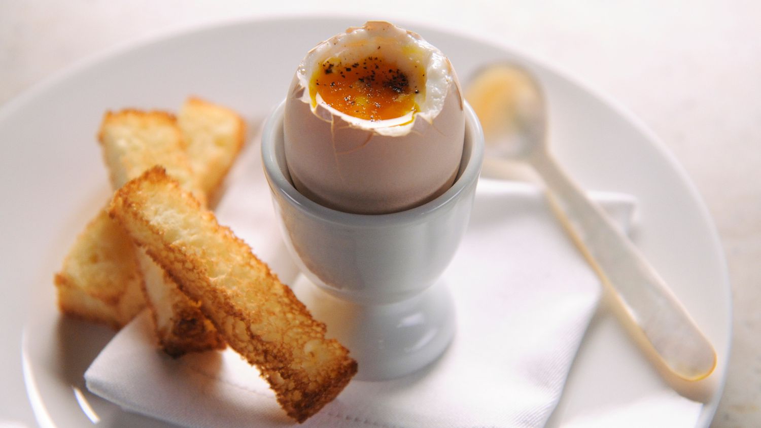 how to cook a soft boiled egg