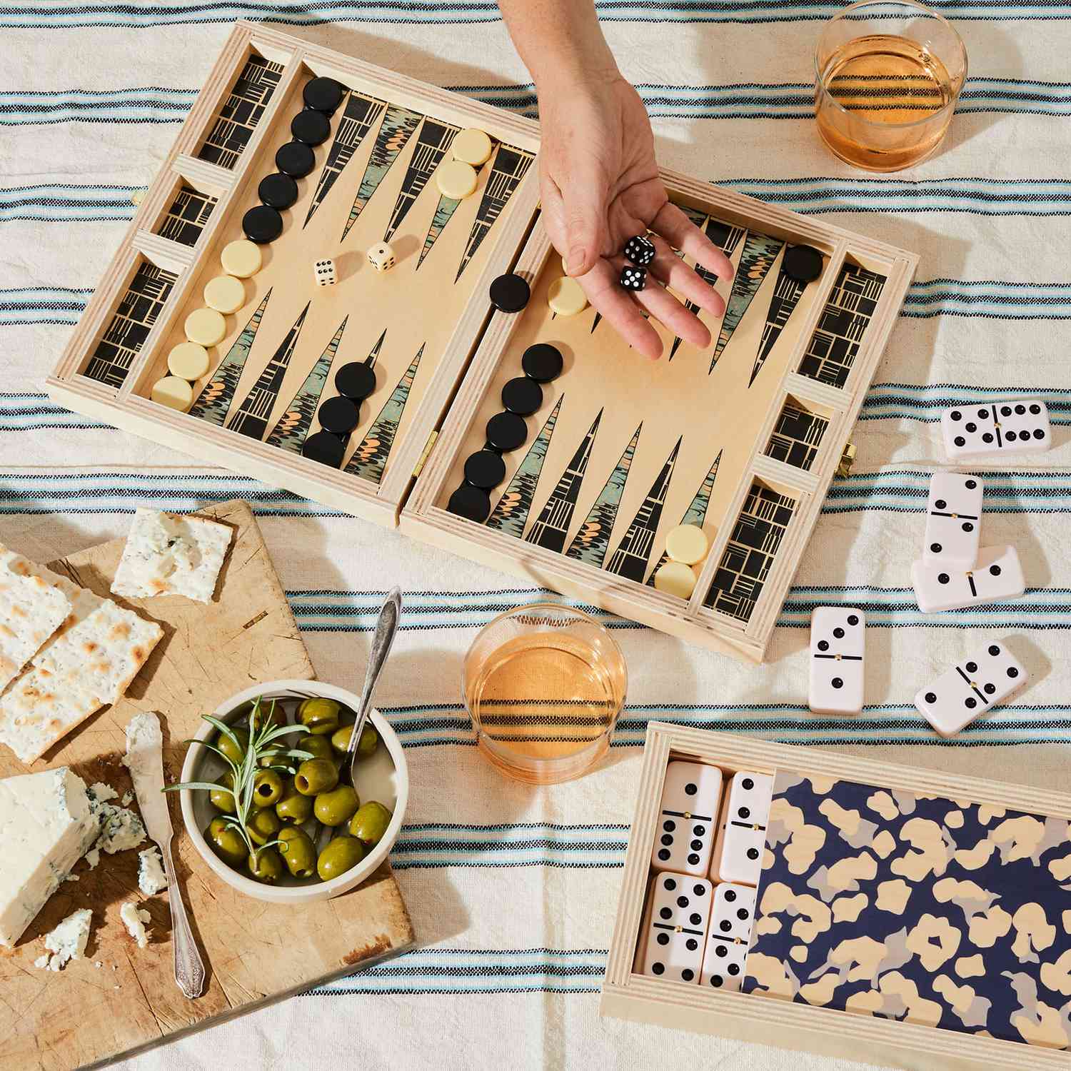 wolfum-handcrafted-wooden-backgammon-and-domino-games-0521
