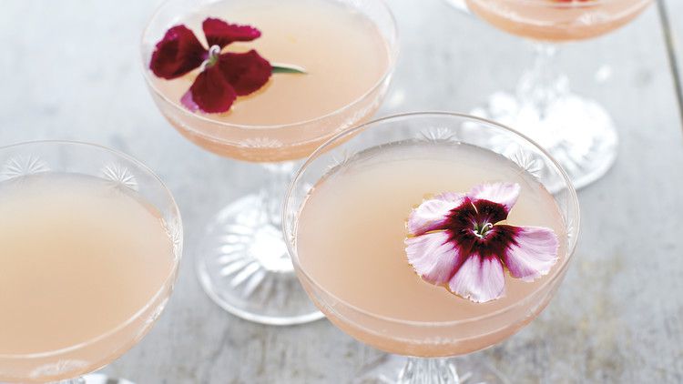 lillet-rose-cocktails-mld108276.jpg