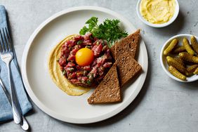 steak tartare with brown bread