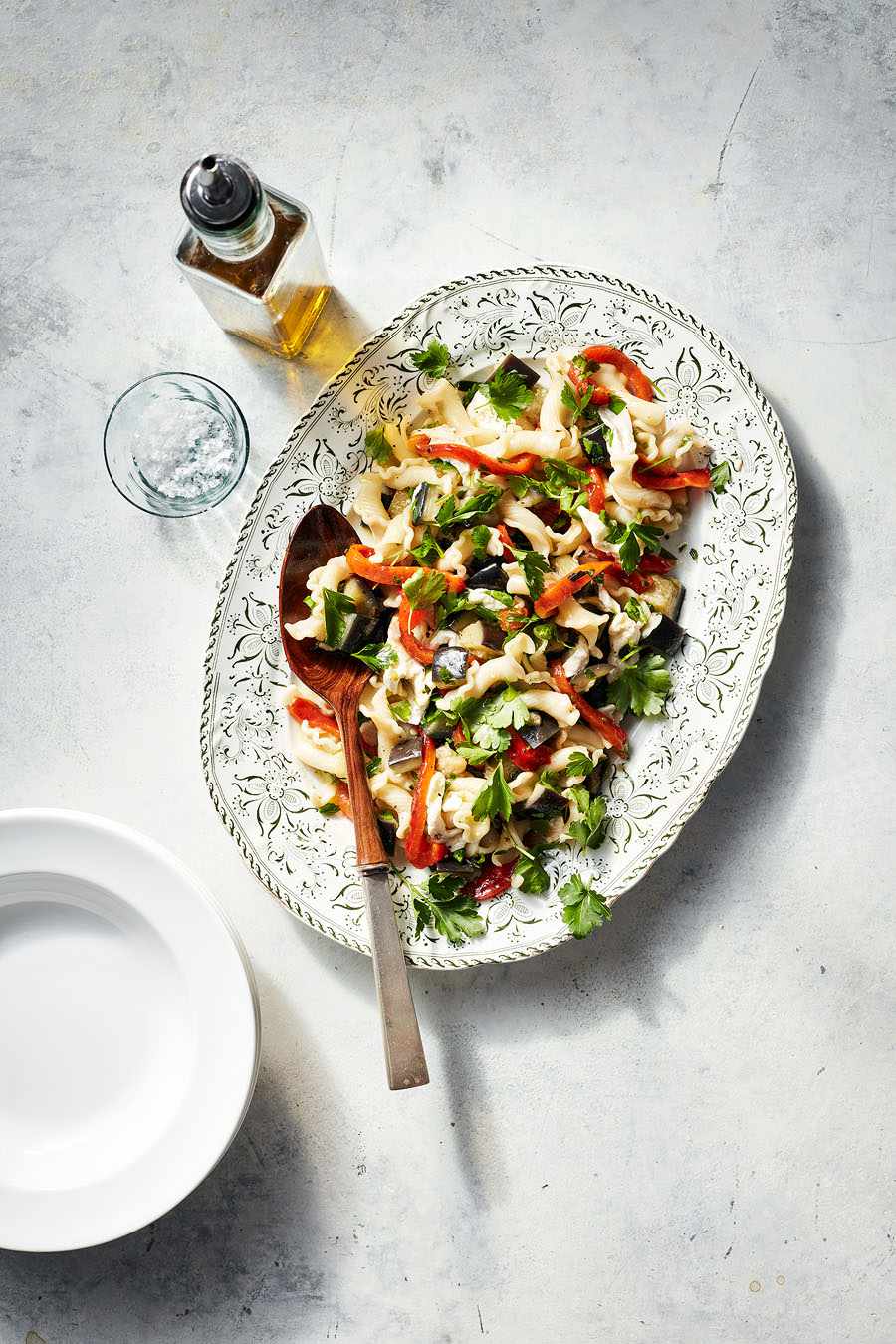 eggplant-and-roasted-pepper-pasta-0617-102980698