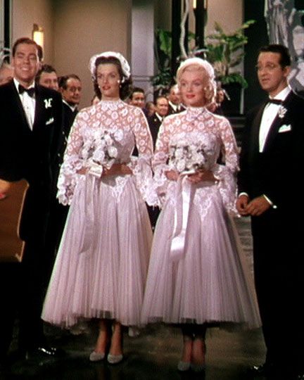 movie-wedding-dresses-gentlemen-prefer-blondes-marilyn-monroe-jane-russell-0316.jpg