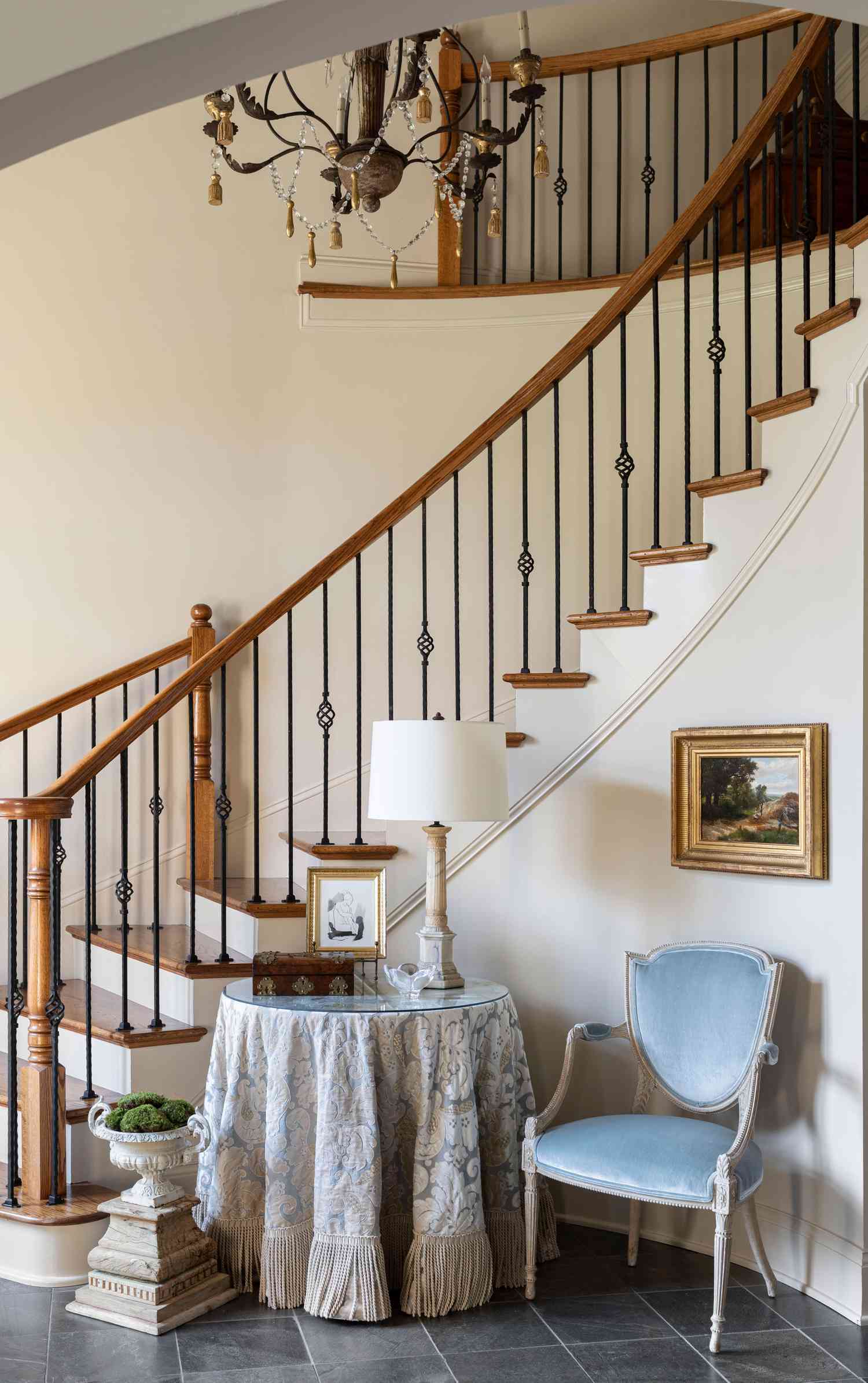 Entry way with spiral staircase