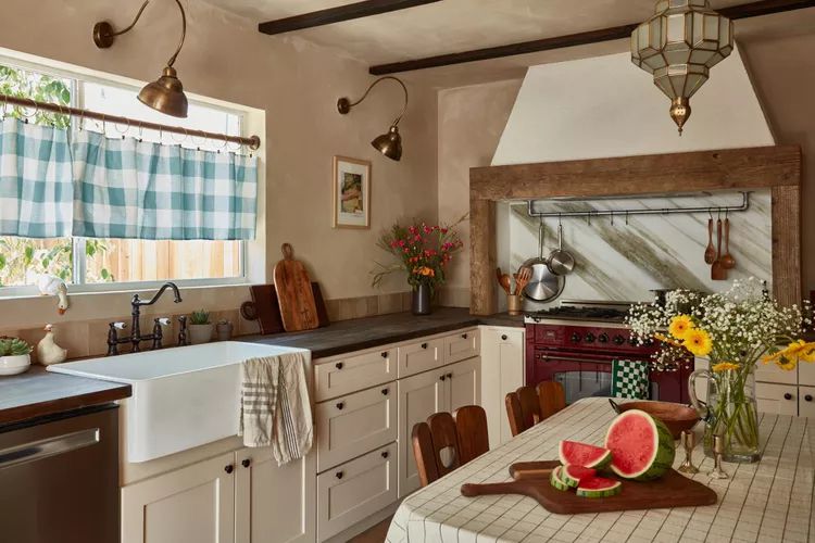Marble backsplash above stove.