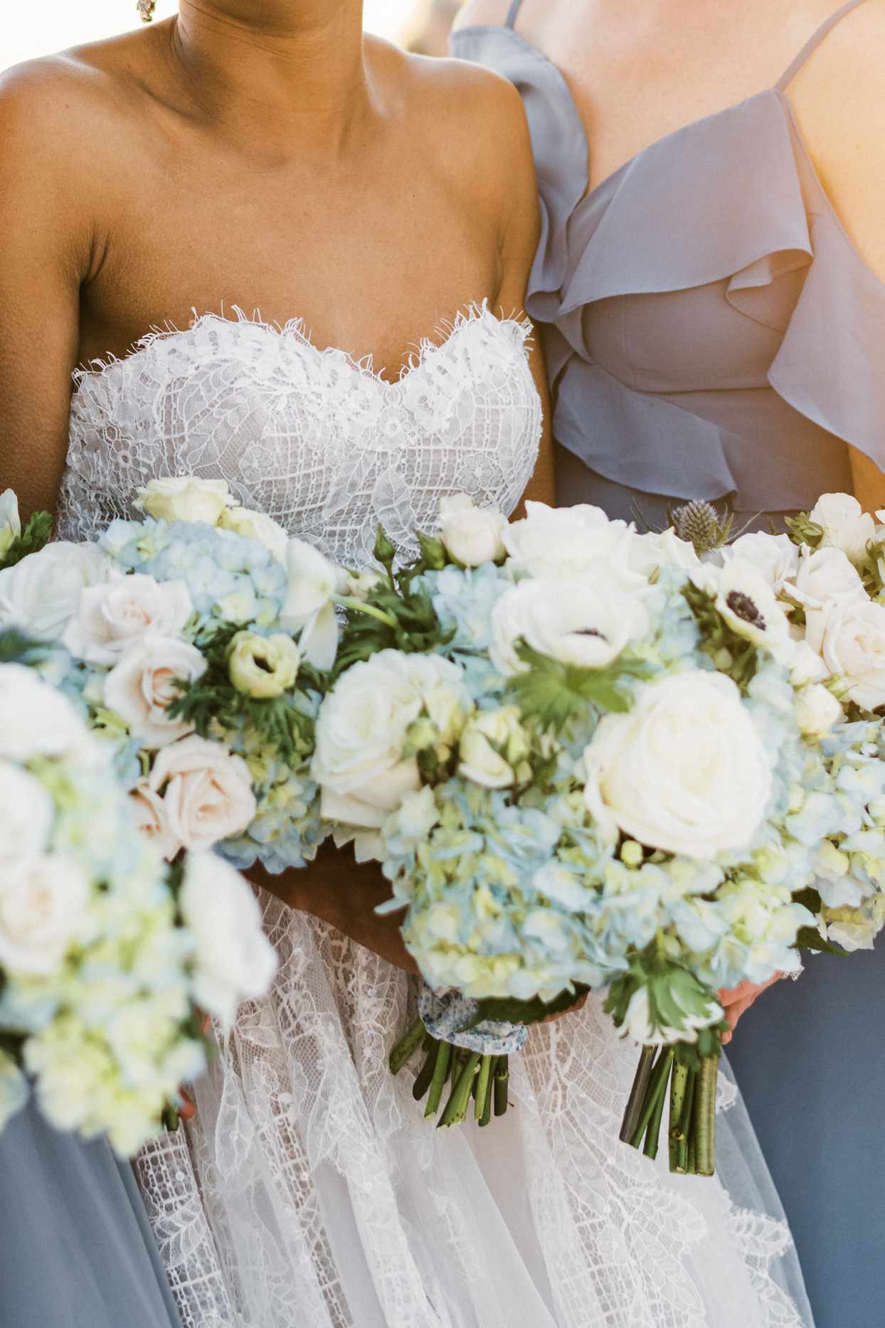 white and blue wedding bouquets