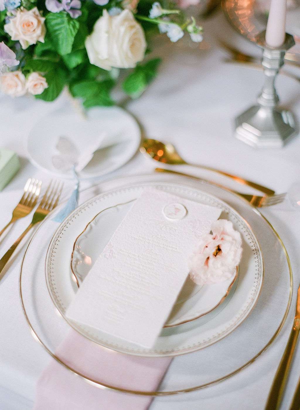 gold place setting