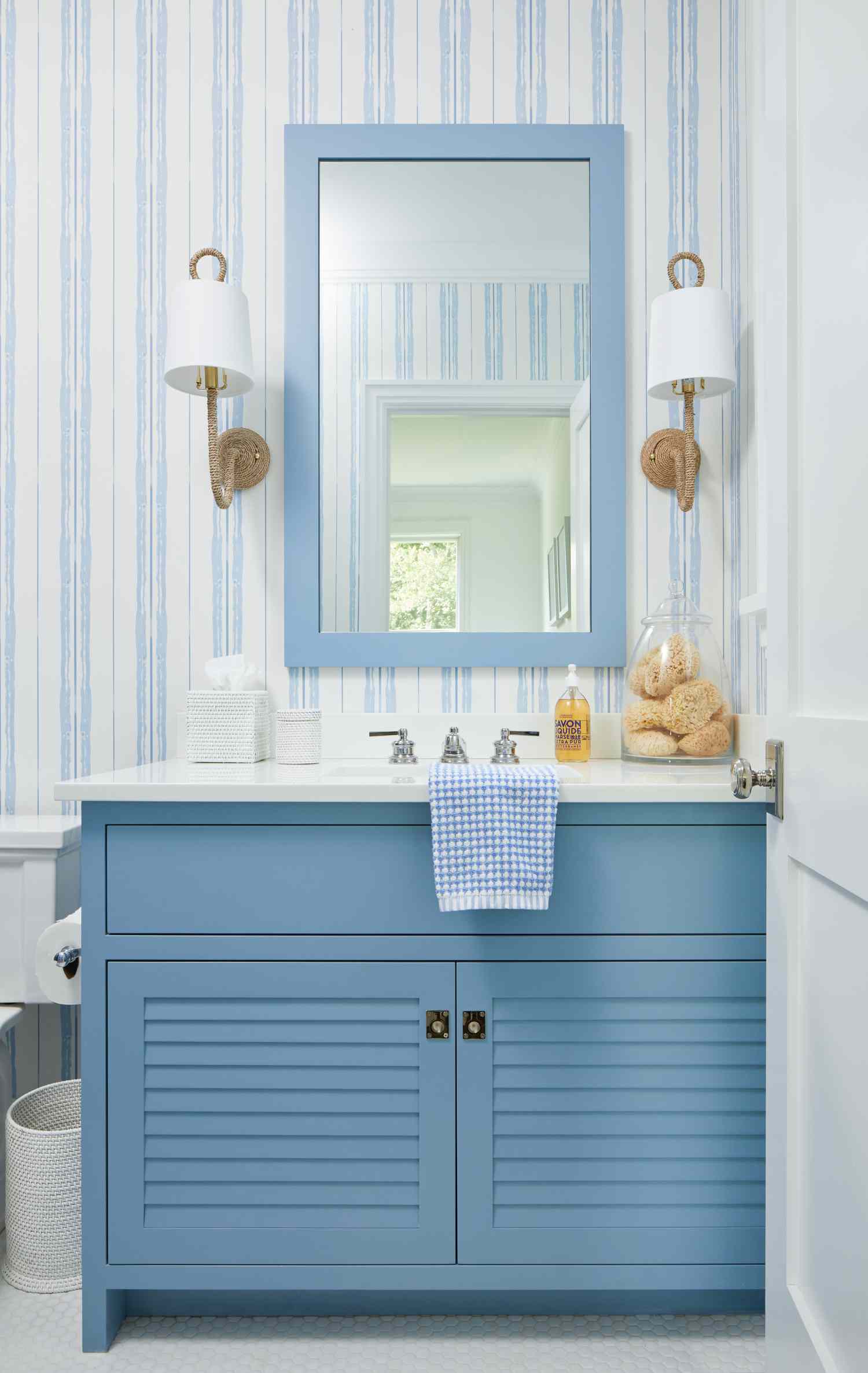 traditional nautical bathroom