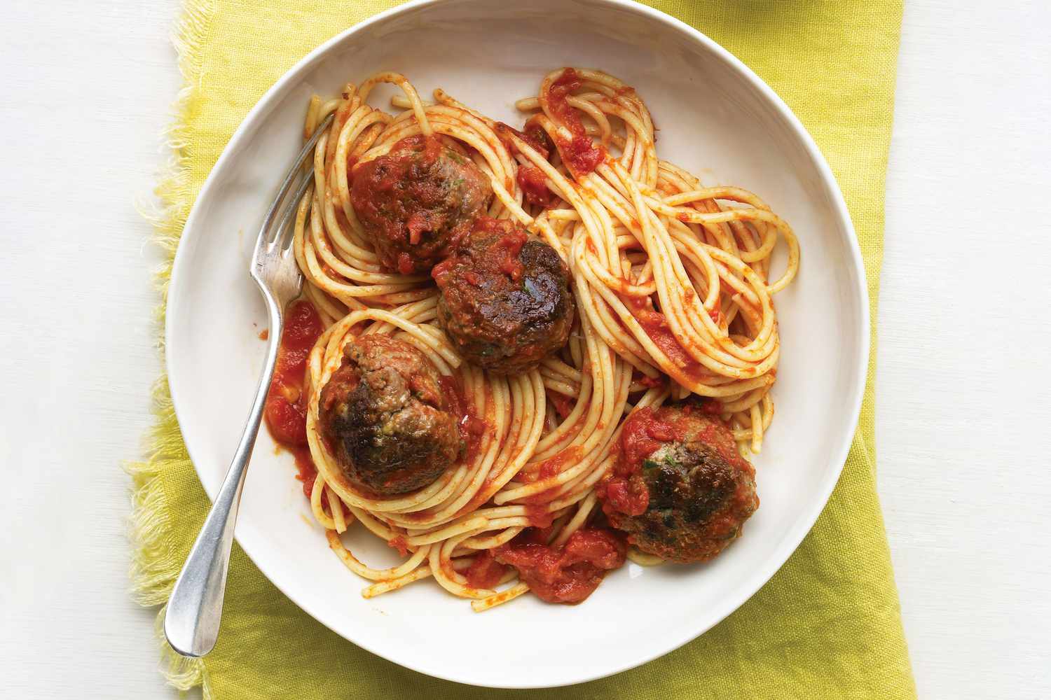 bowl of spaghetti and meatballs