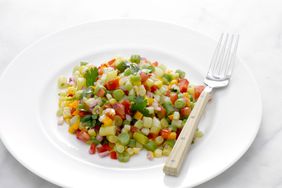 martha-stewart-cooking-school-chopped-vegetable-salad-am-274-d110633-20130923.jpg