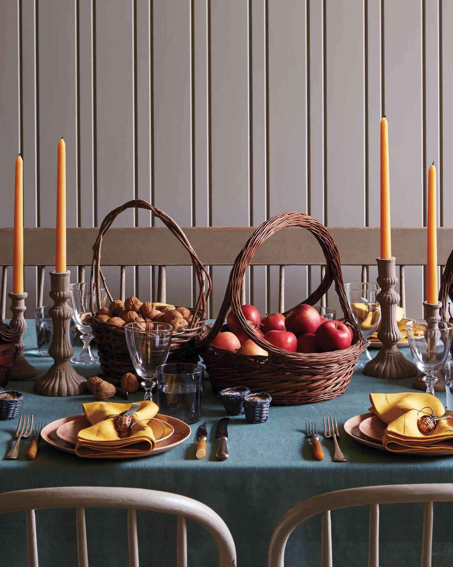 baskets table setting for Thanksgiving