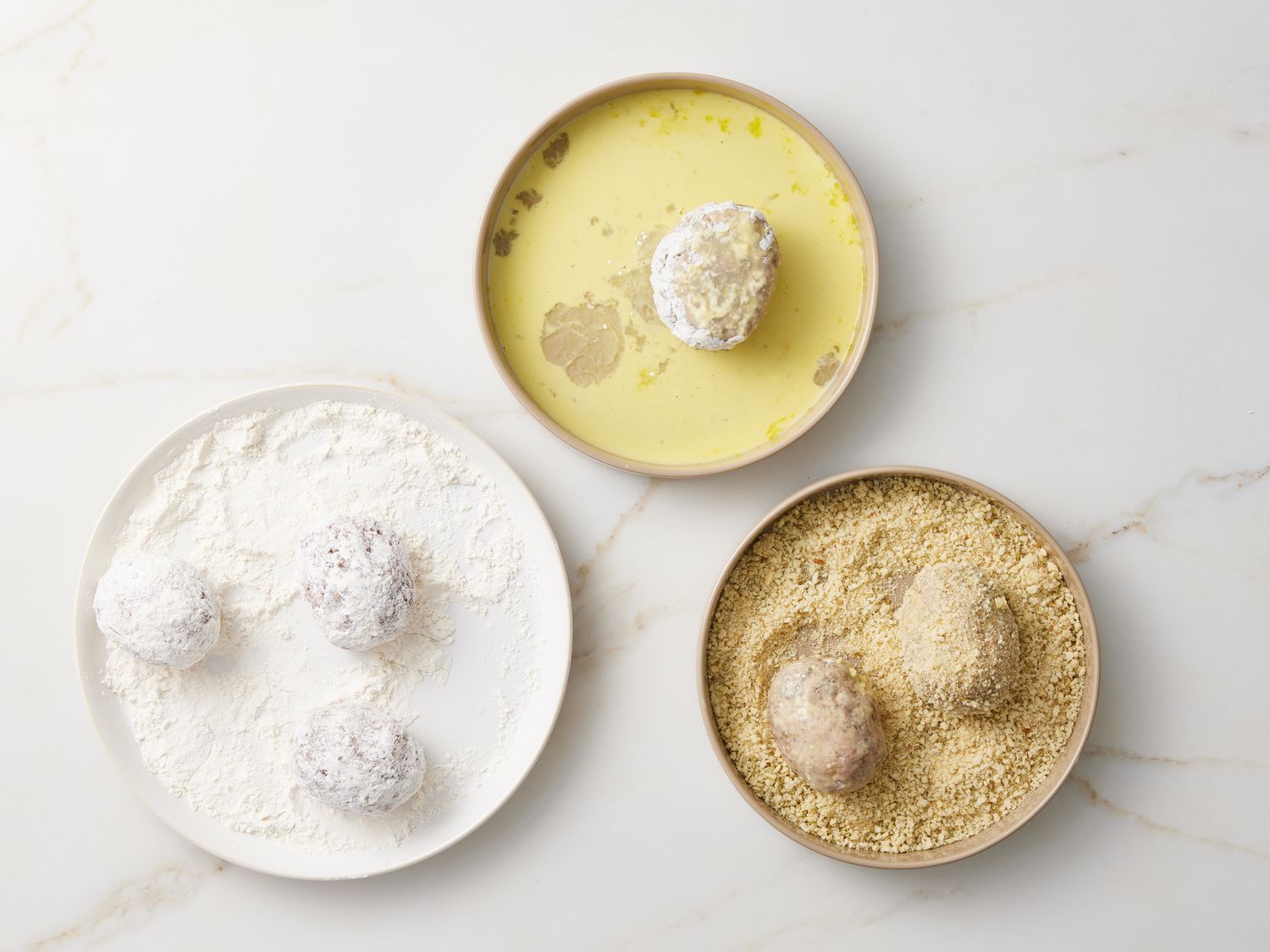 Dredge for scotch eggs